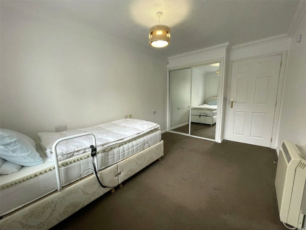 Flat Victoria Road in Rushmoor