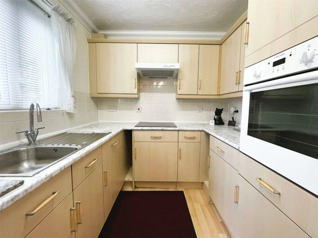 Flat Victoria Road in Rushmoor