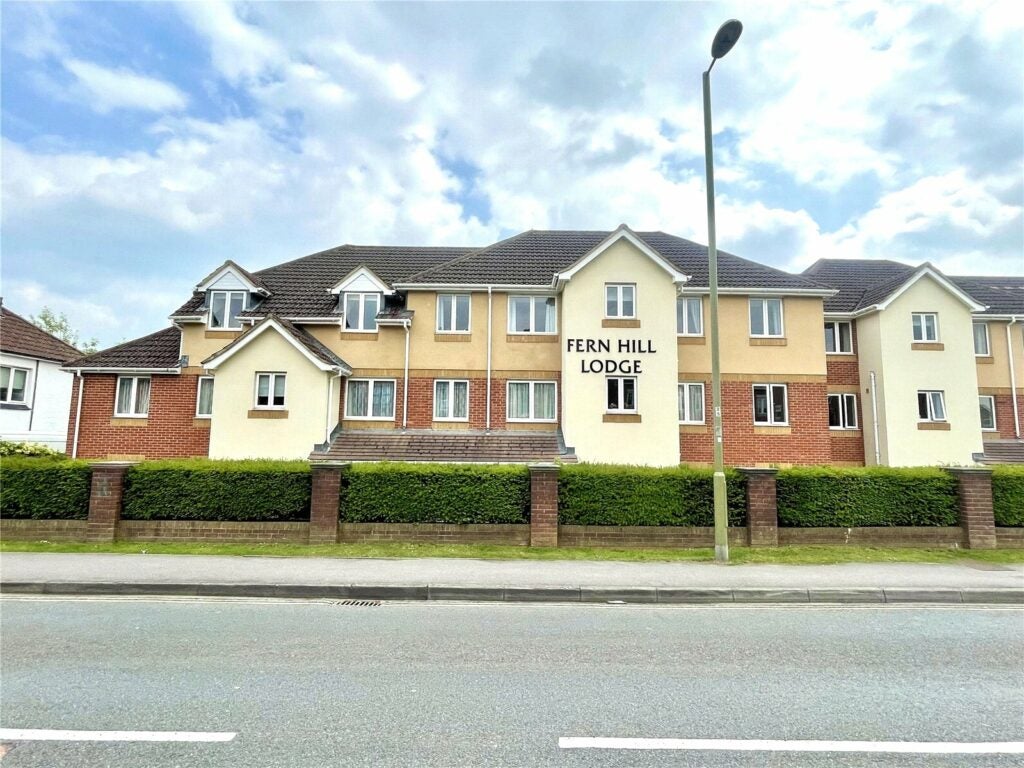 Flat Victoria Road in Rushmoor