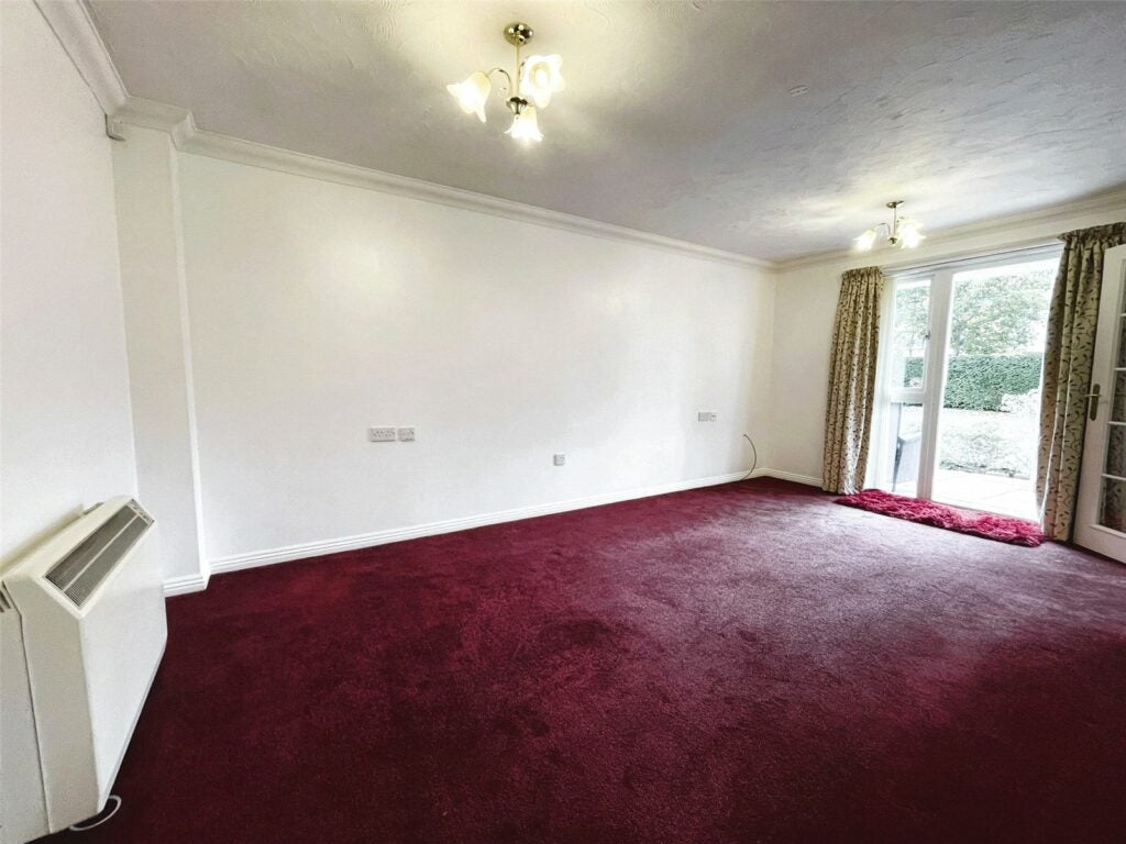 Flat Victoria Road in Rushmoor
