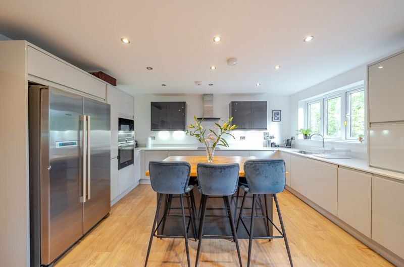 Flat Foxley Lane in Greater London