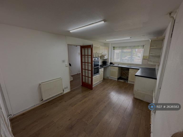 House Medway Close in Greater London