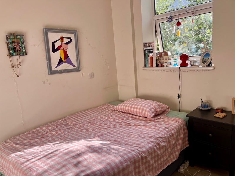 Room Bromyard Avenue in Greater London