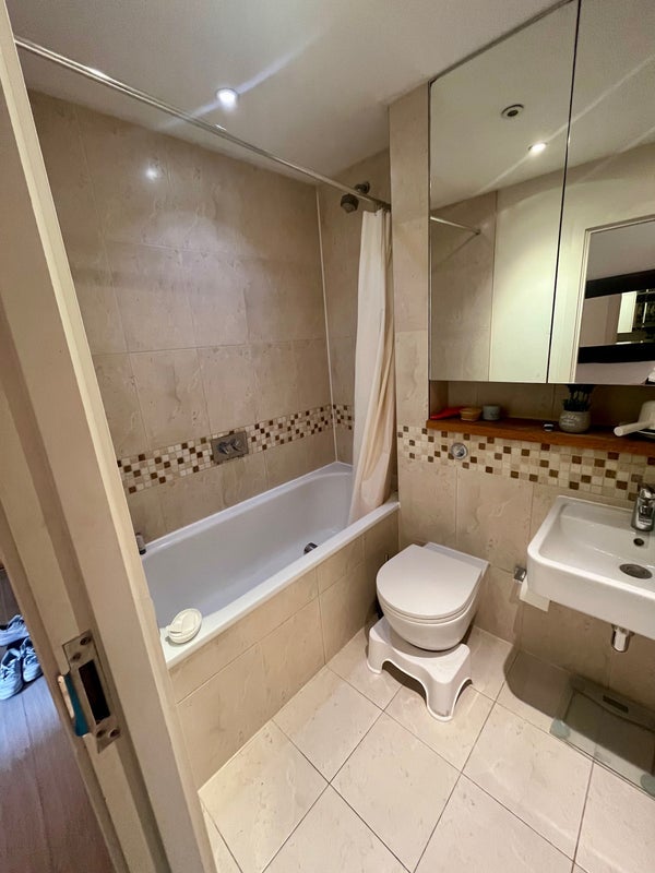 Room Bromyard Avenue in Greater London