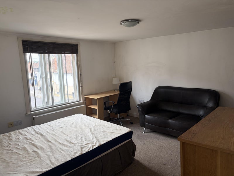 Room Dunmow Road in East Hertfordshire