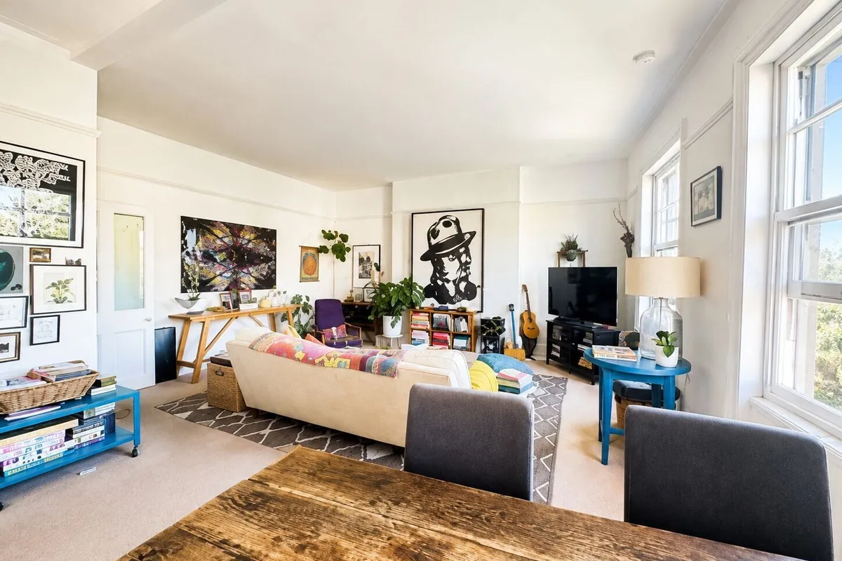 Flat Montpelier Crescent in Brighton