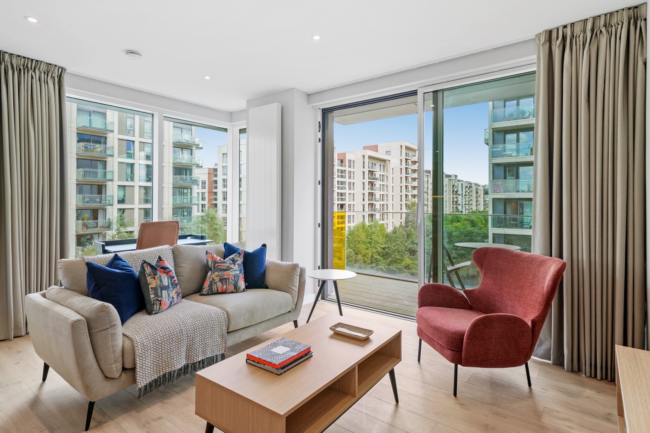 Flat Anthems Way in Greater London