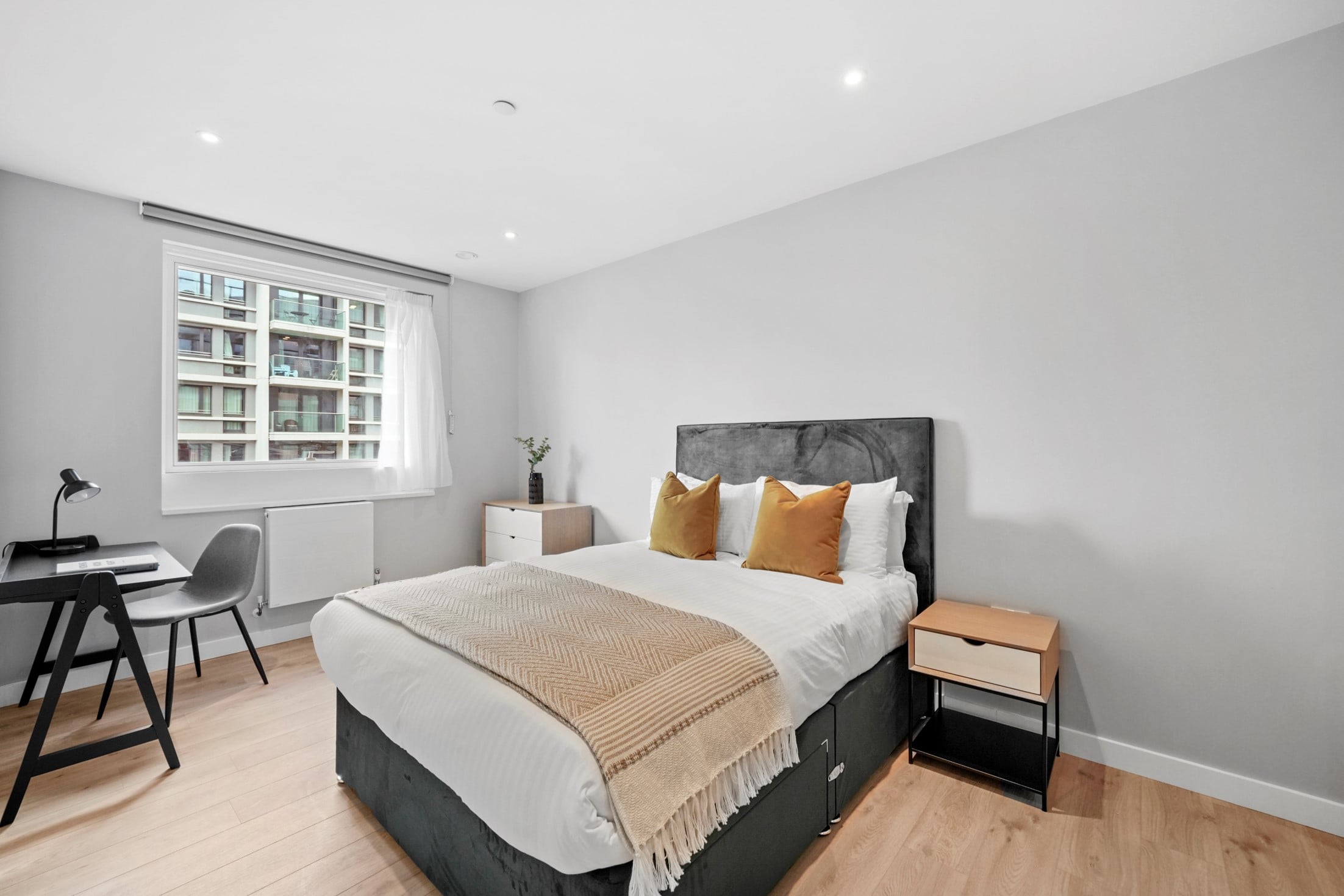Flat Anthems Way in Greater London