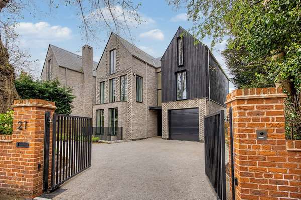 House Hunts Bank in Manchester
