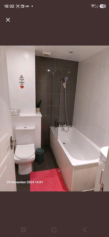 Room Chalk Farm Road in Greater London