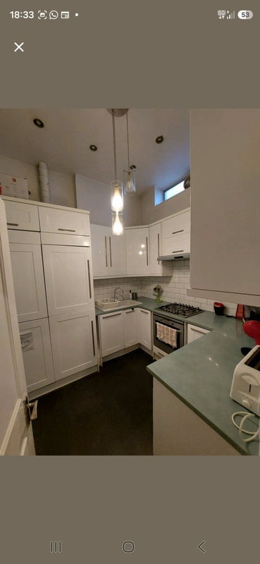 Room Chalk Farm Road in Greater London
