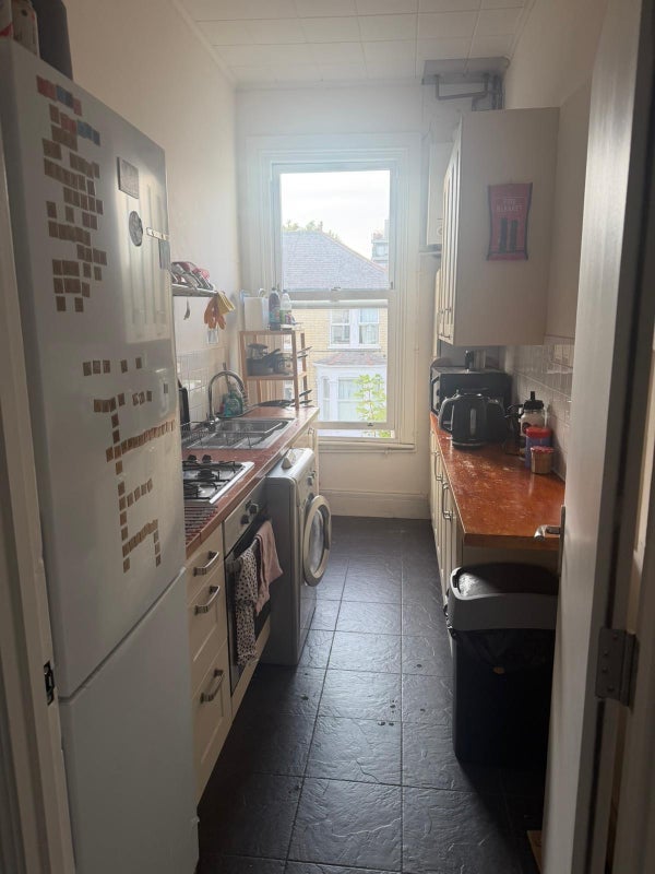 Room Abbeville Road in Greater London