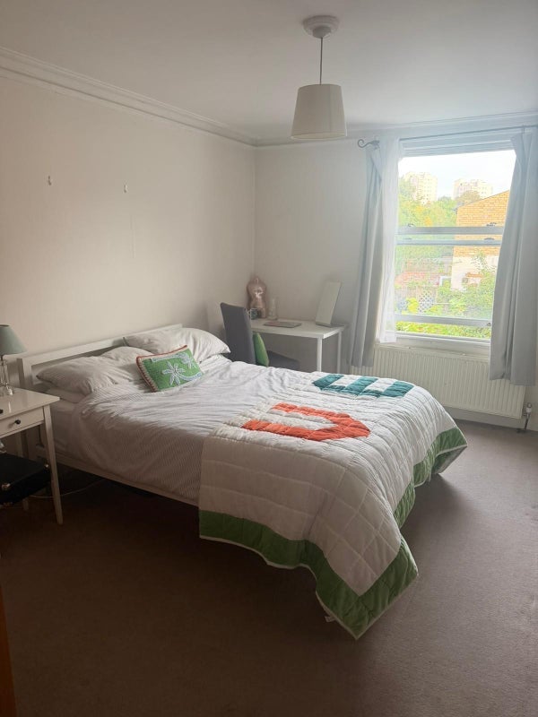 Room Abbeville Road in Greater London