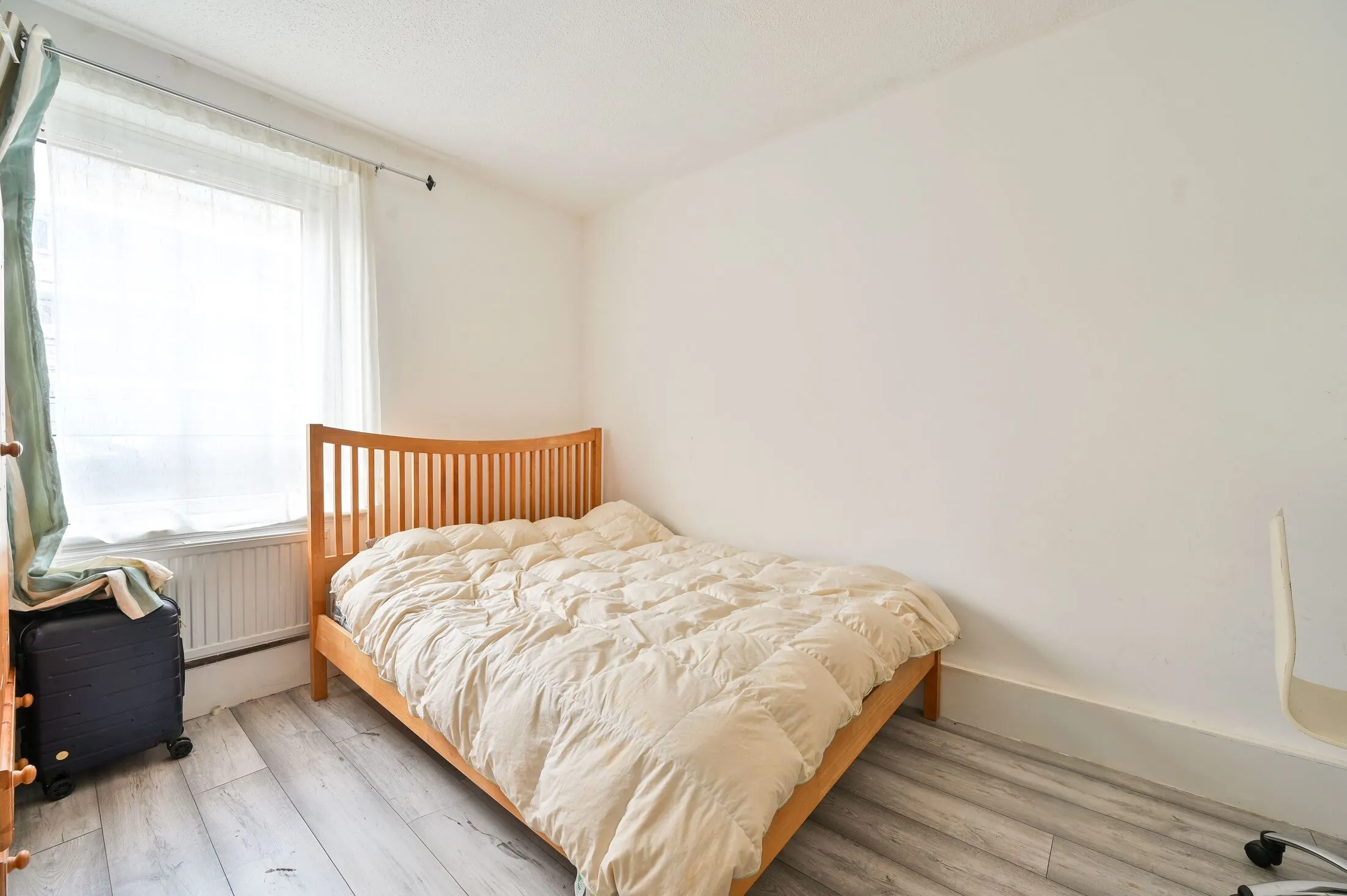 Flat Upnor Way in Greater London