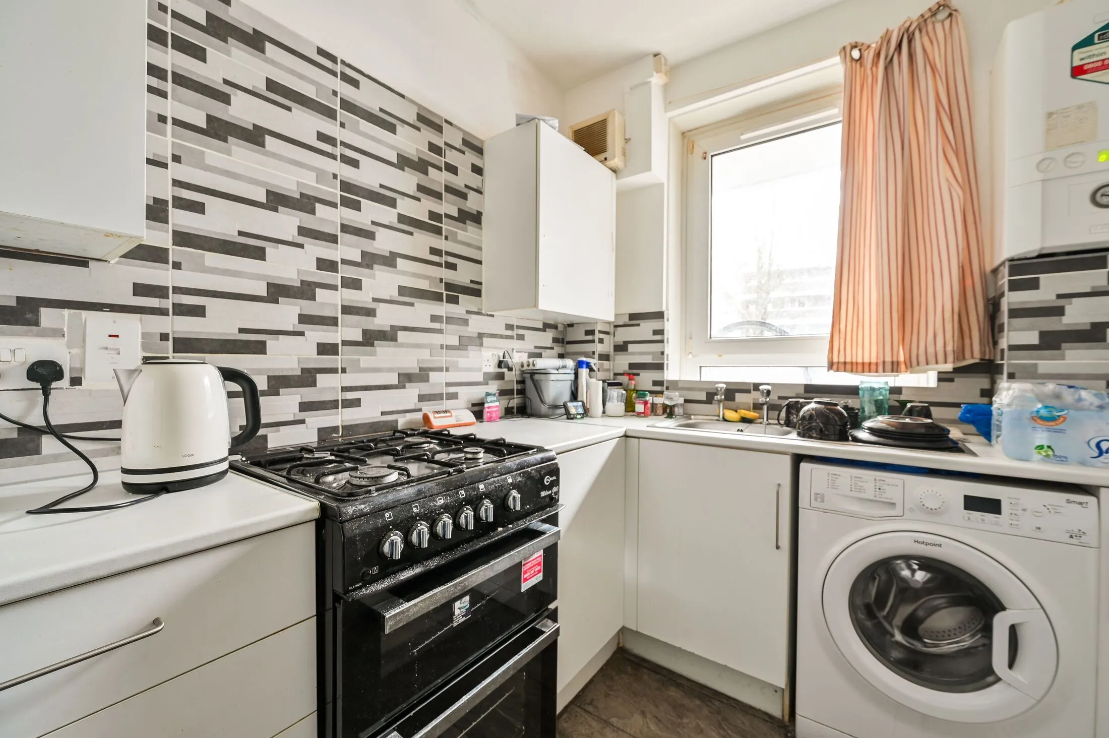 Flat Upnor Way in Greater London