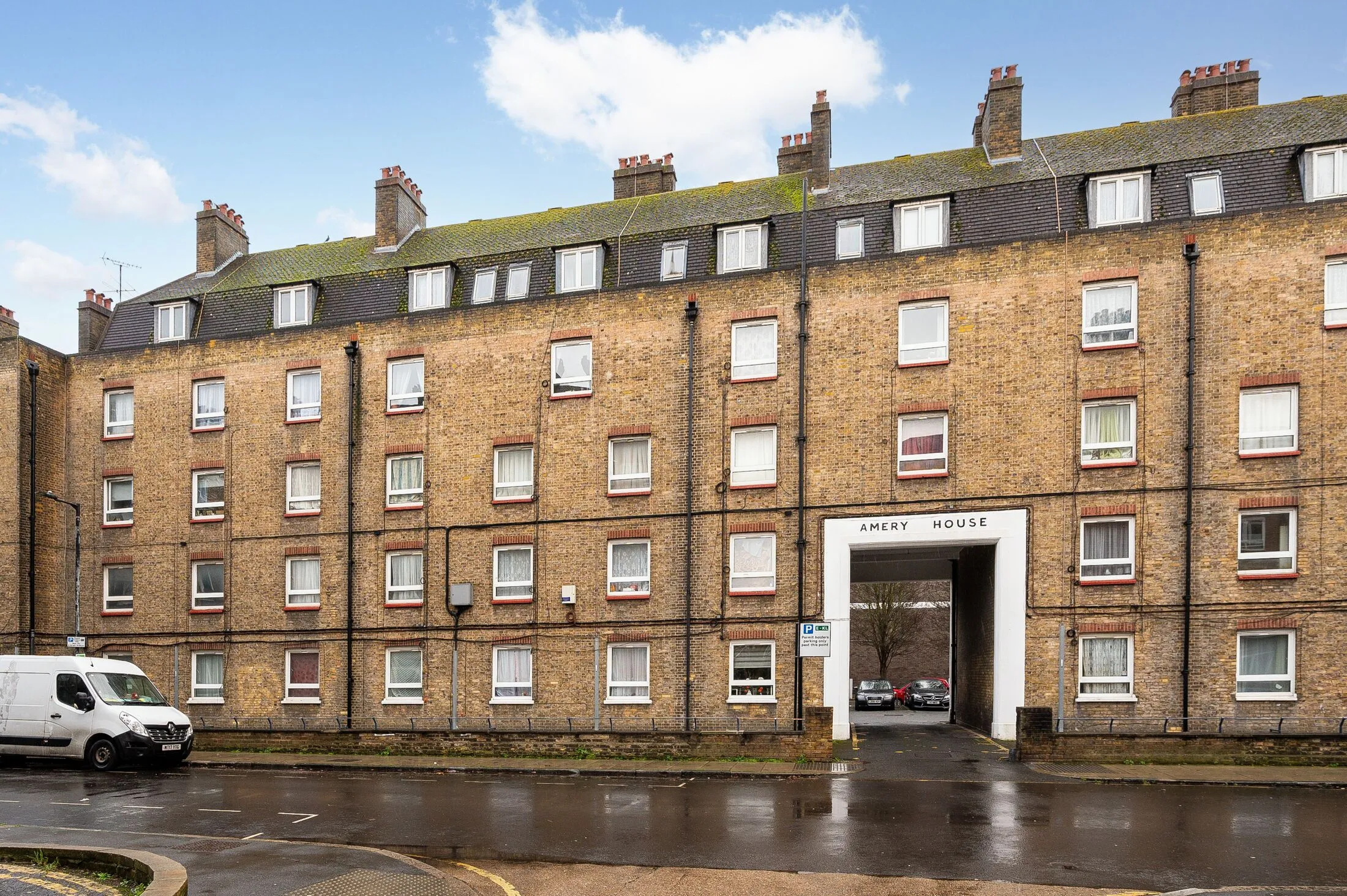 Flat Upnor Way in Greater London