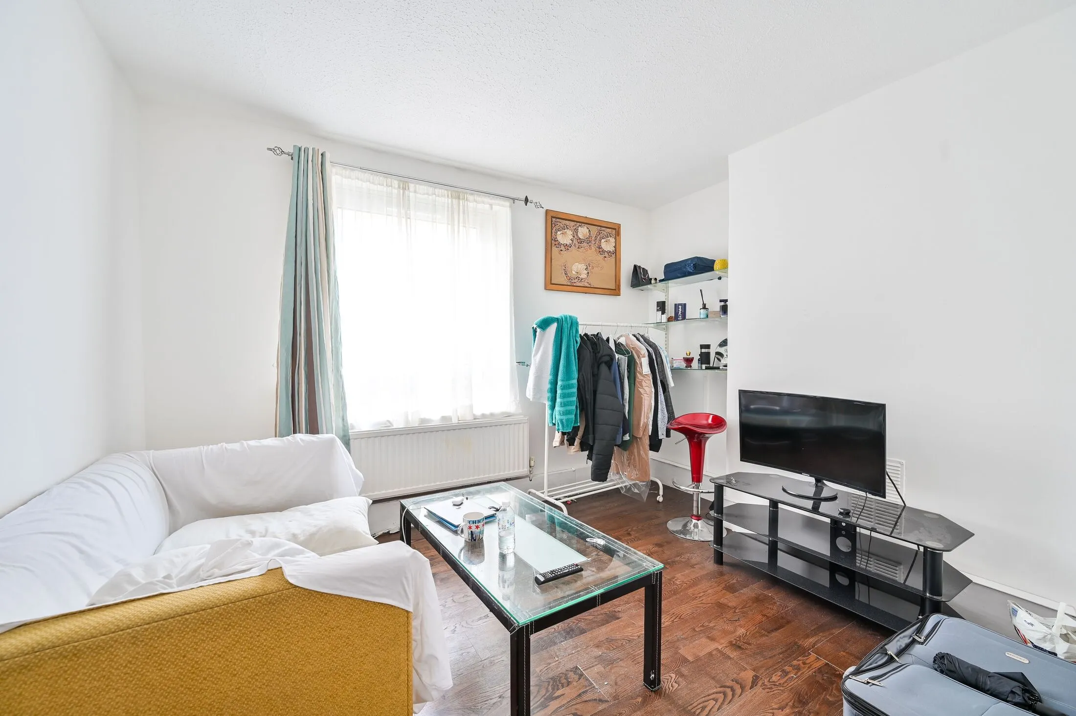 Flat Upnor Way in Greater London