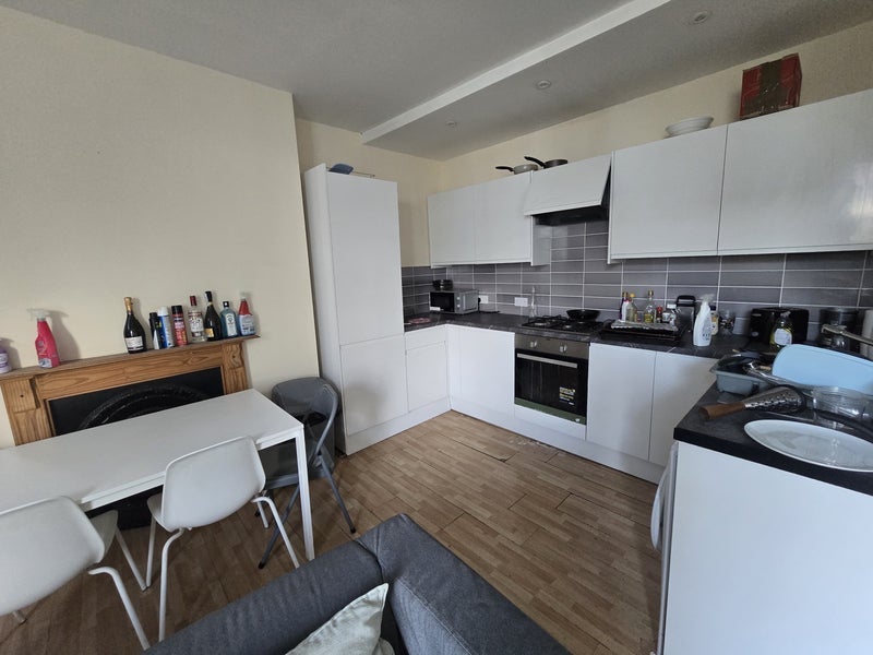 Room Hargrave Road in Greater London