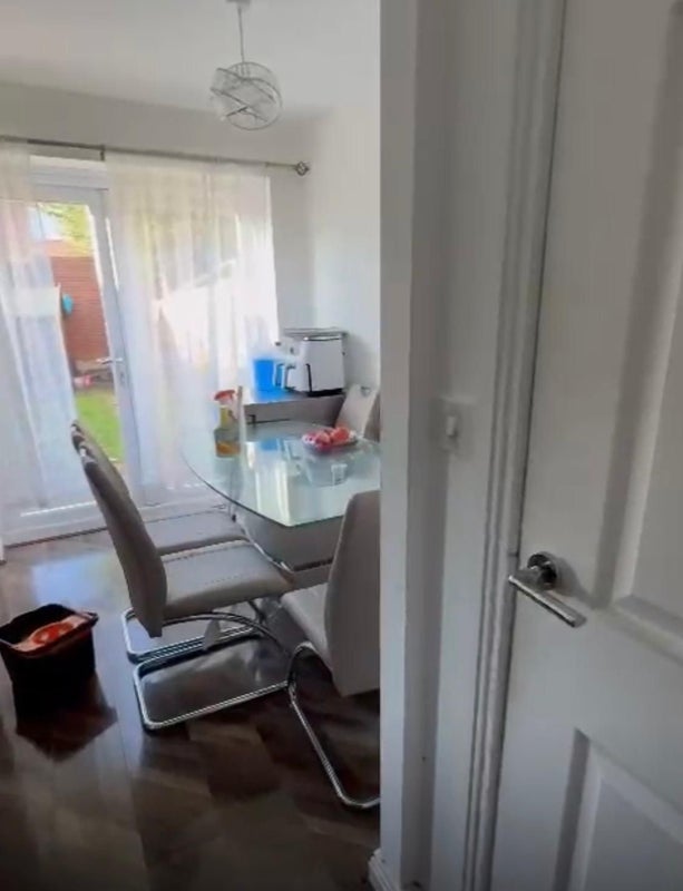 Room Stephen Oake Close in Manchester