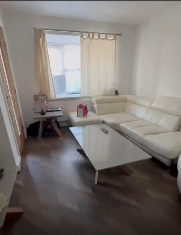 Room Stephen Oake Close in Manchester