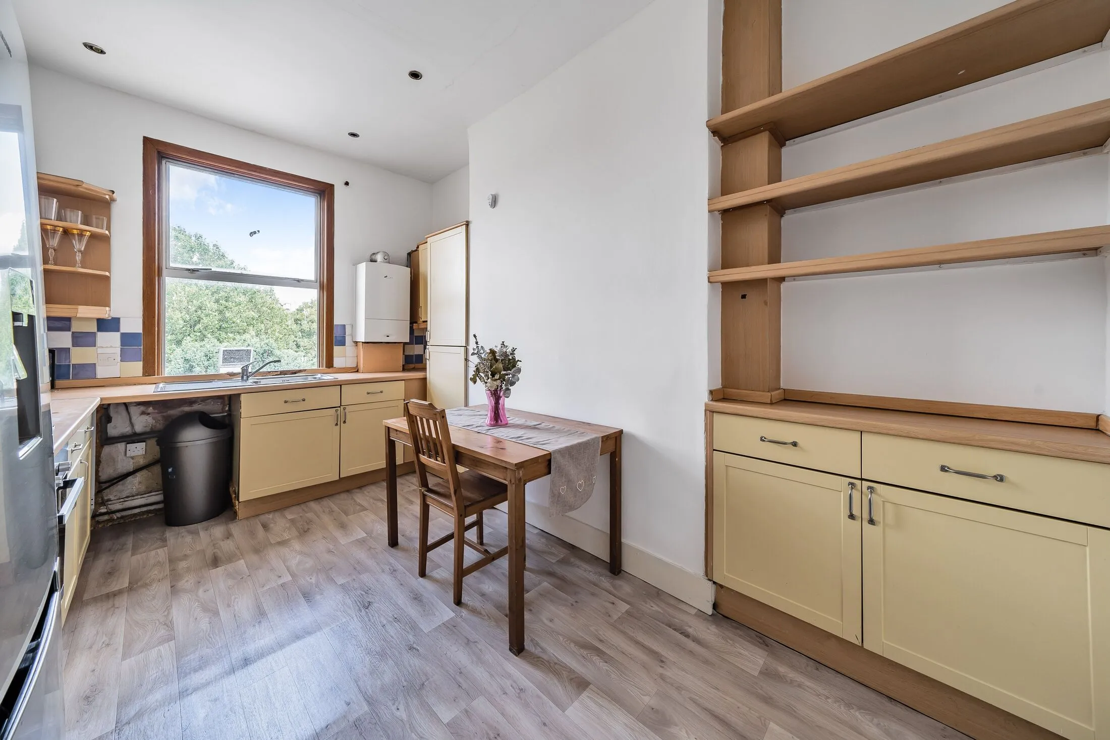 Flat Lavender Hill in Greater London