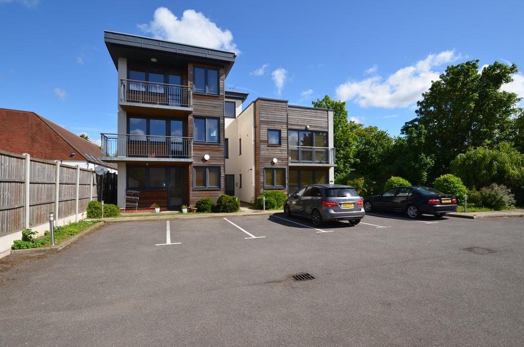 Flat Bath Road in Greater London