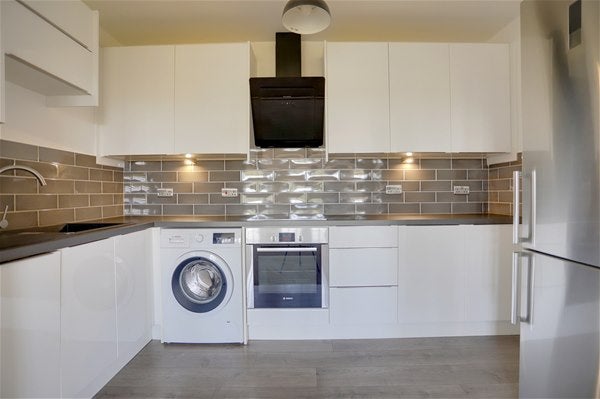 Flat Donovan Place in London