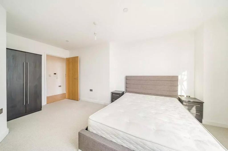 Room High Street in Greater London