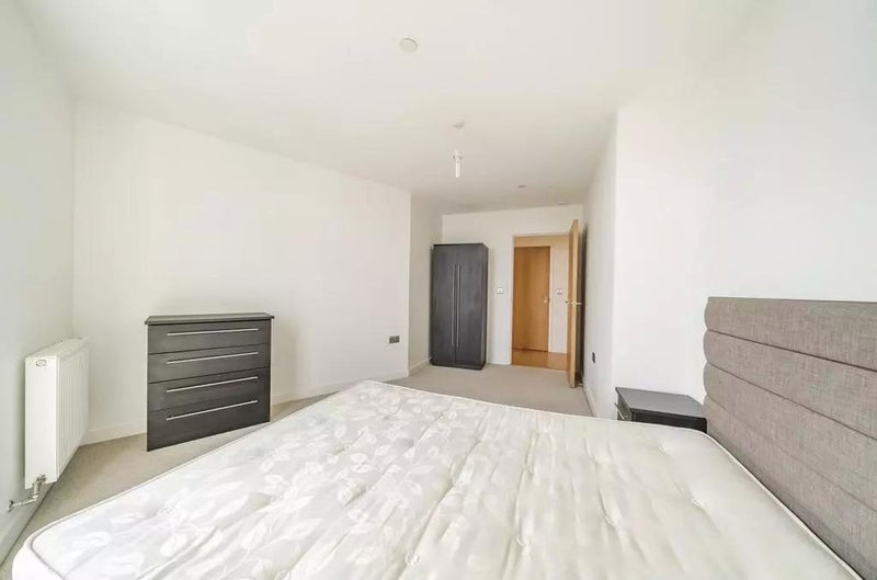 Room High Street in Greater London