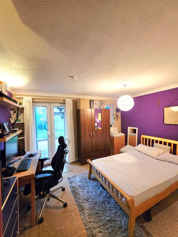 Room Aspen Close in Greater London
