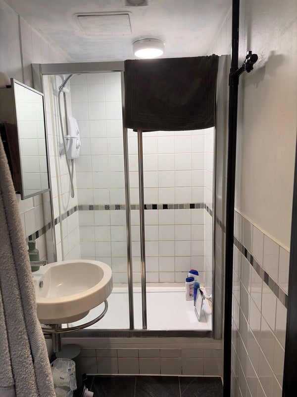 Room Union Road in Greater London
