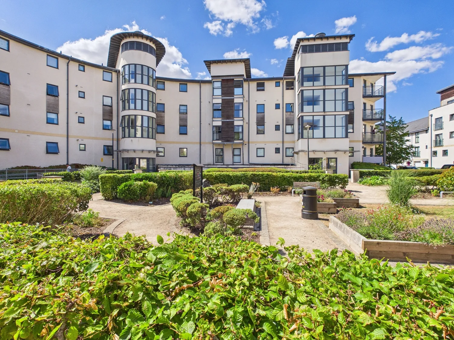 Flat Seacole Crescent in Swindon