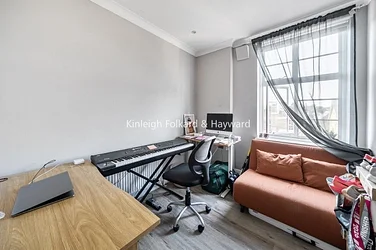 Flat Crouch End Hill in Greater London