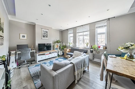 Flat Crouch End Hill in Greater London
