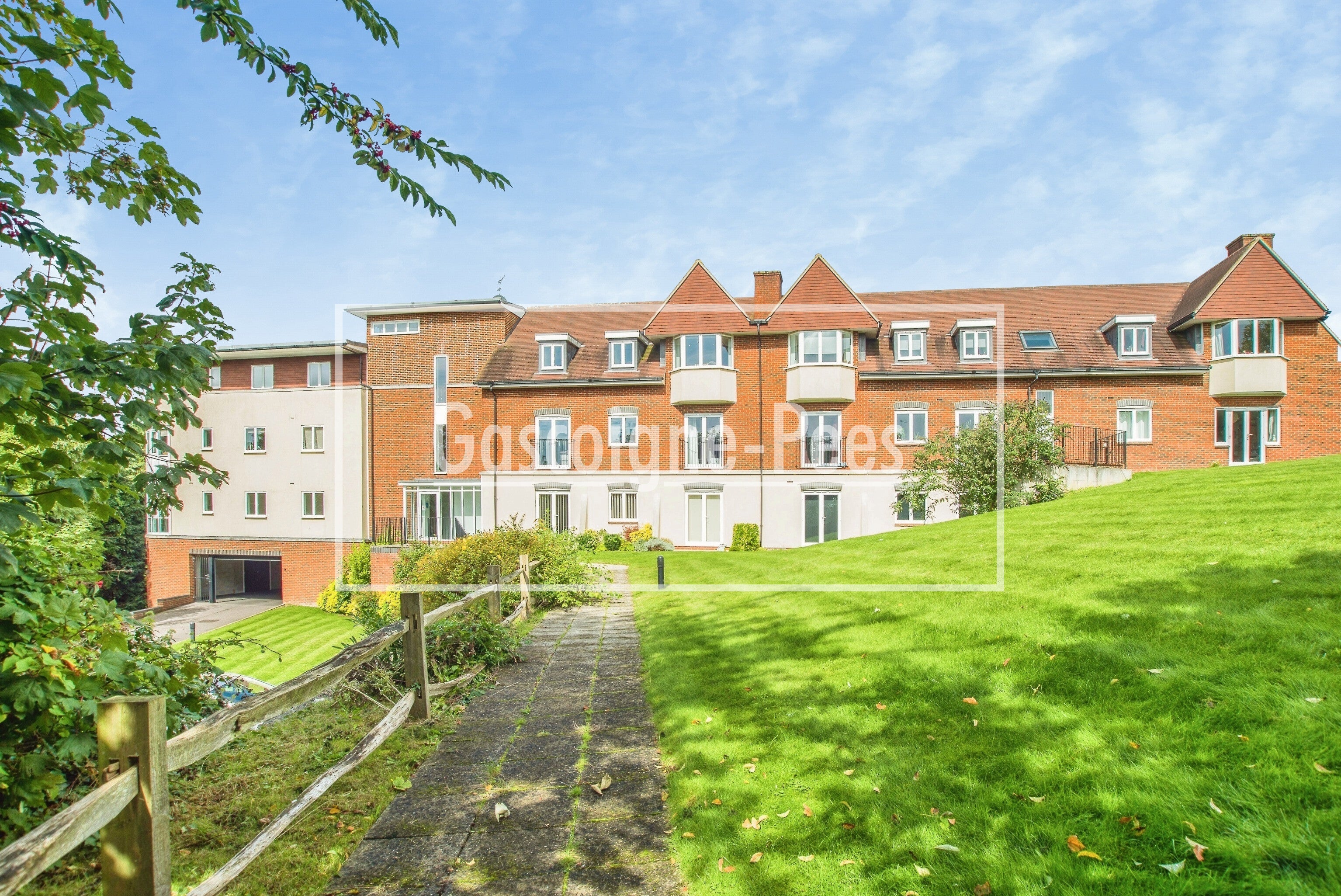 Flat Harrow Road East in Mole Valley