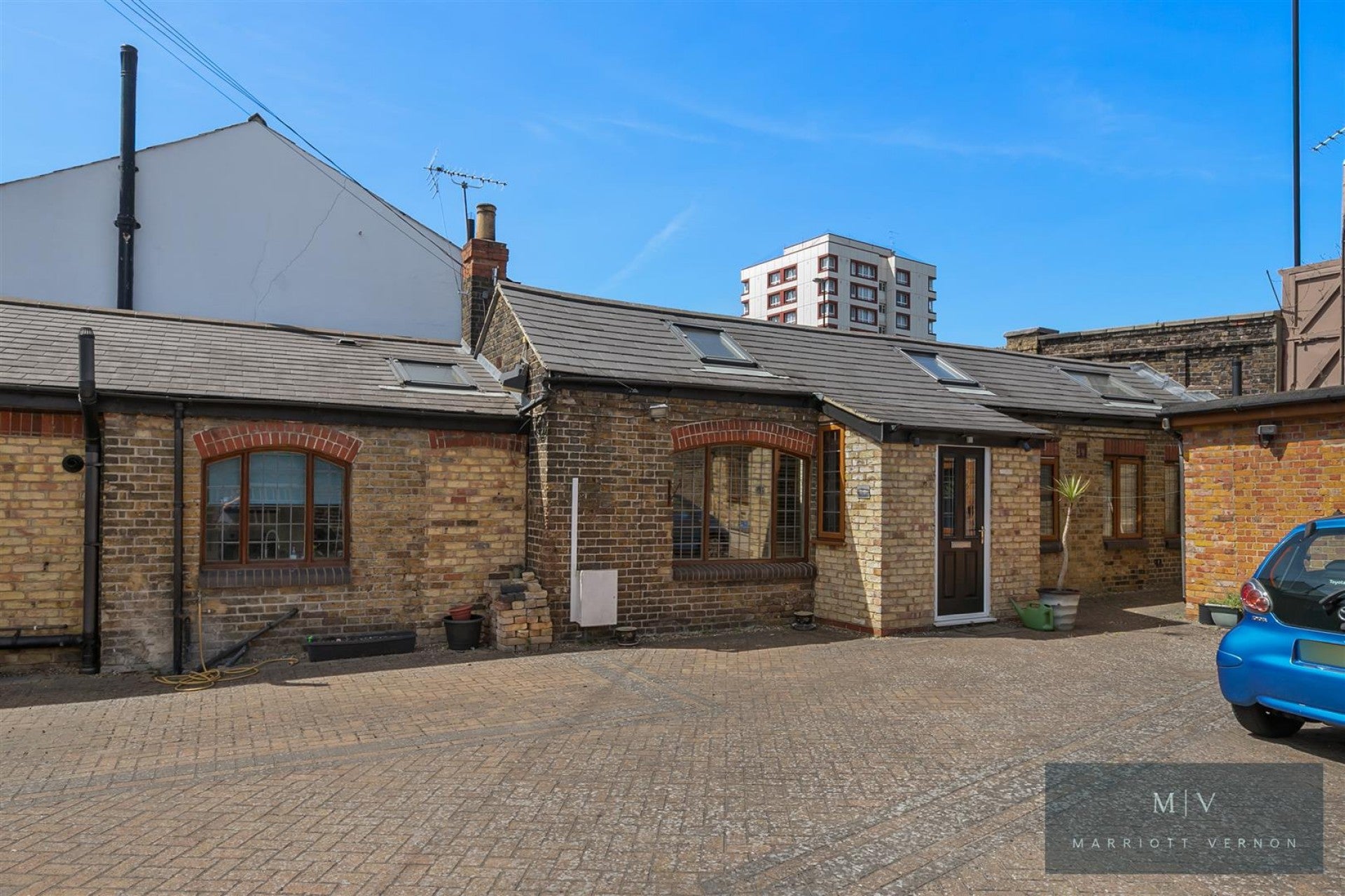 House Bridge Row in Greater London