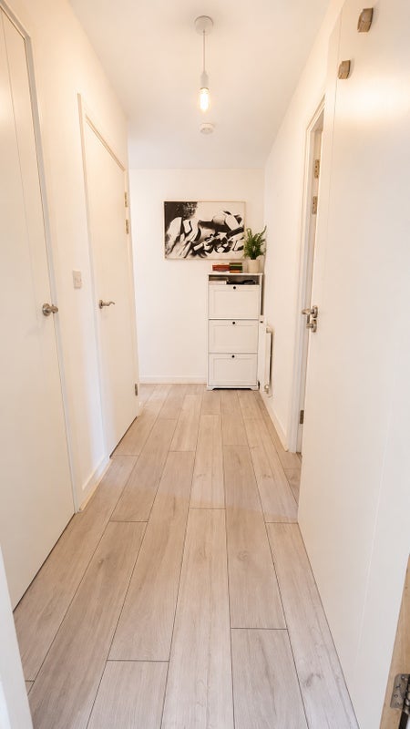 Flat Connersville Way in Greater London