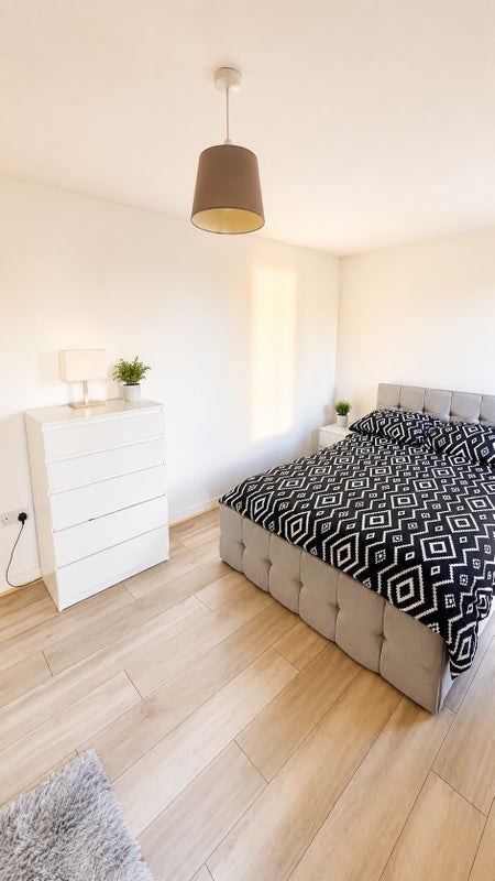 Flat Connersville Way in Greater London