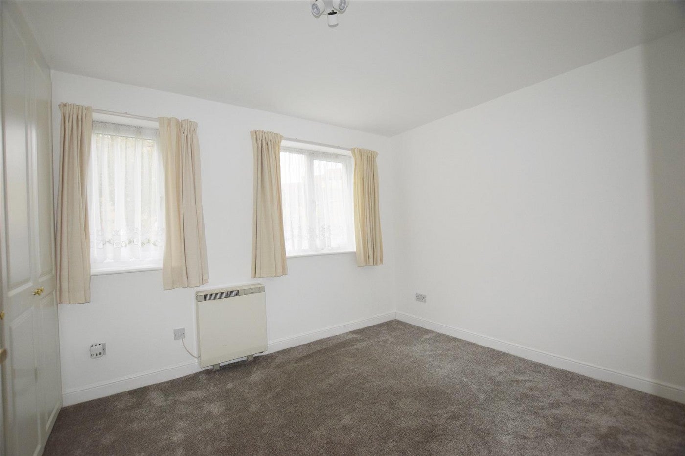 Flat Pioneer Way in Watford