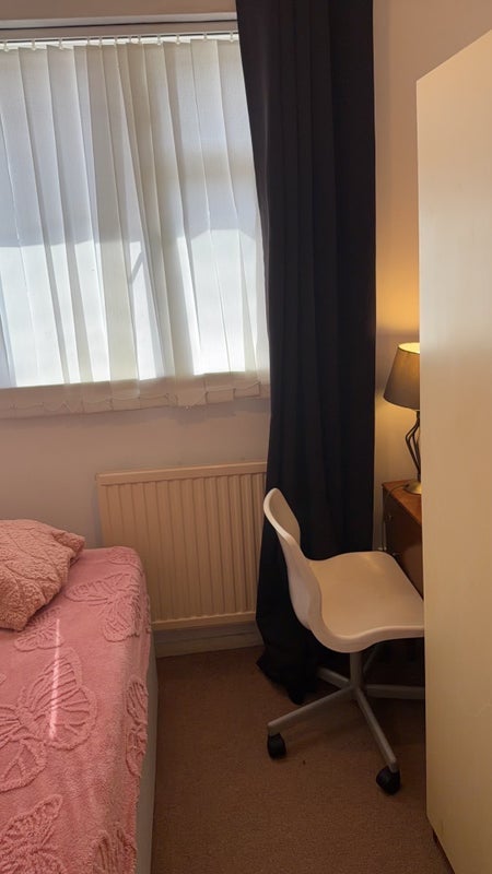 Room Haywards in Crawley