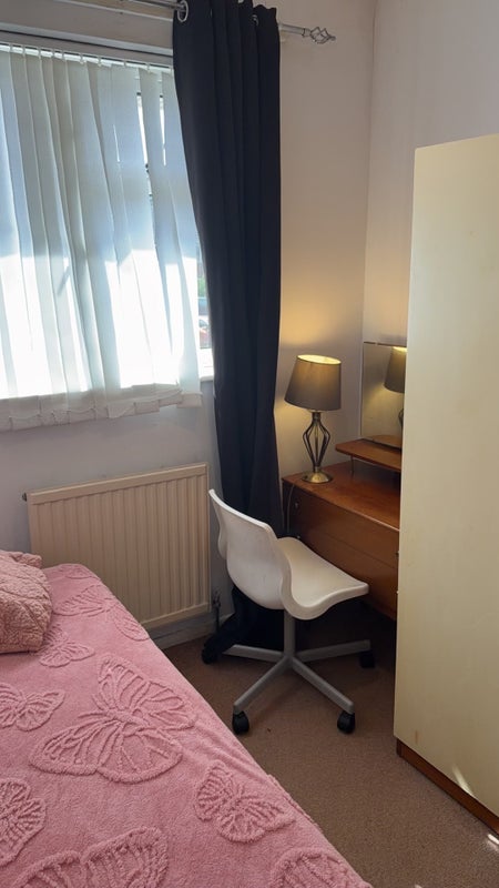 Room Haywards in Crawley
