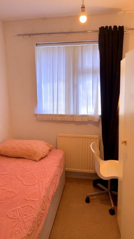 Room Haywards in Crawley