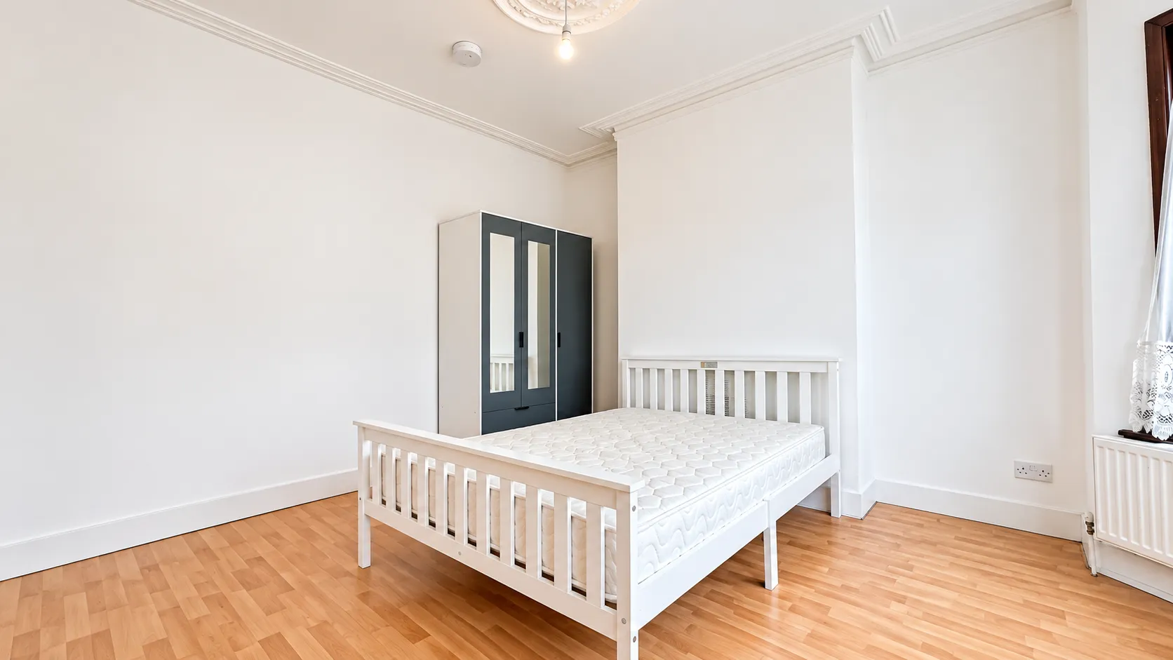 Room Coxwell Road in Greater London