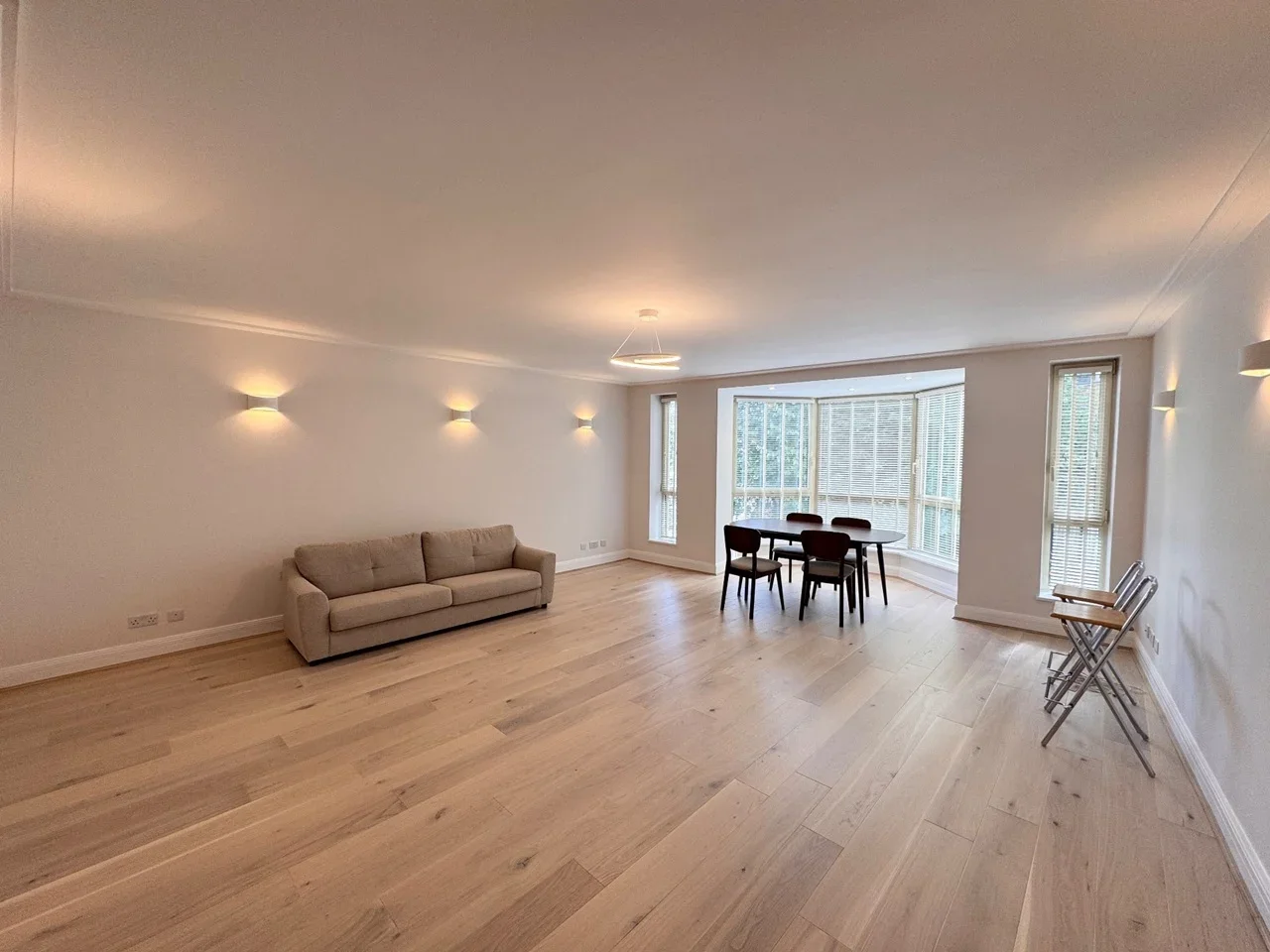 Flat Queen's Terrace in City of Westminster