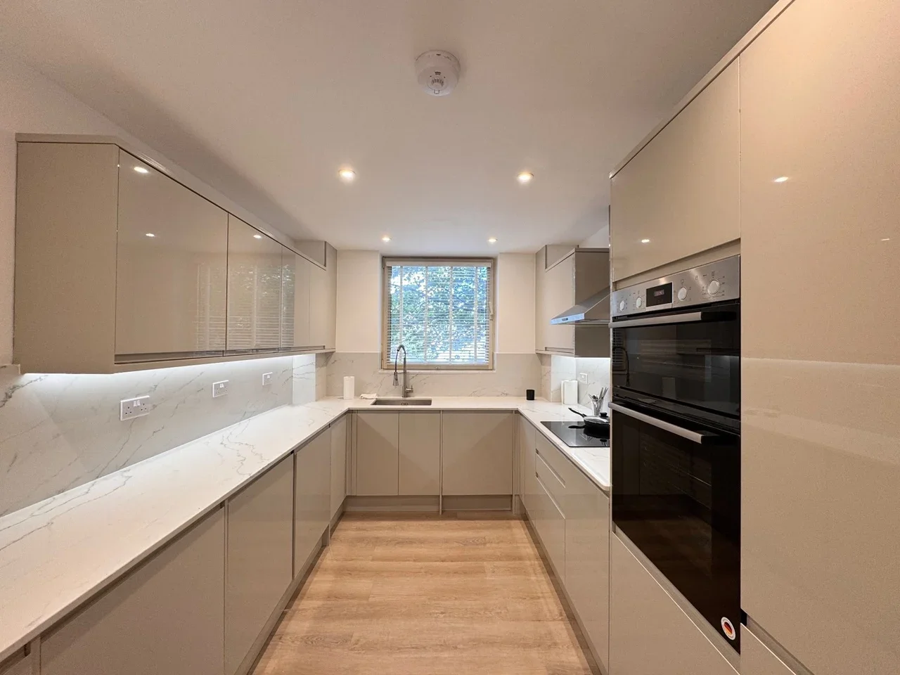 Flat Queen's Terrace in City of Westminster