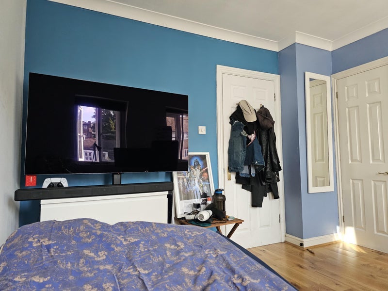 Room Station Road in Greater London