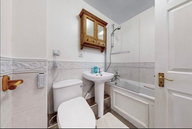 Room Station Road in Greater London