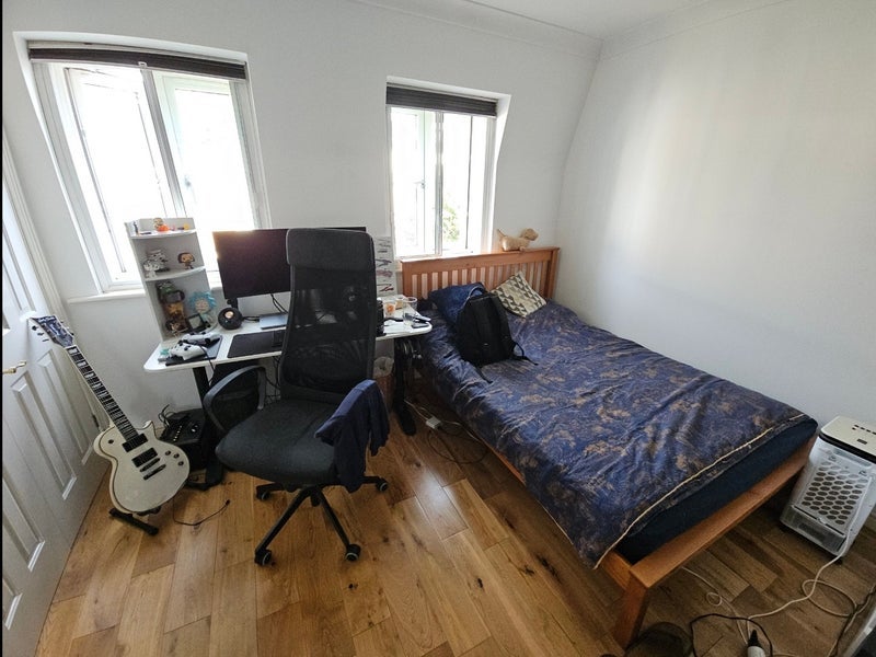 Room Station Road in Greater London