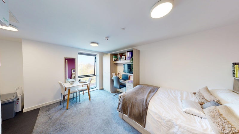 Room Penlinken Drive in Liverpool