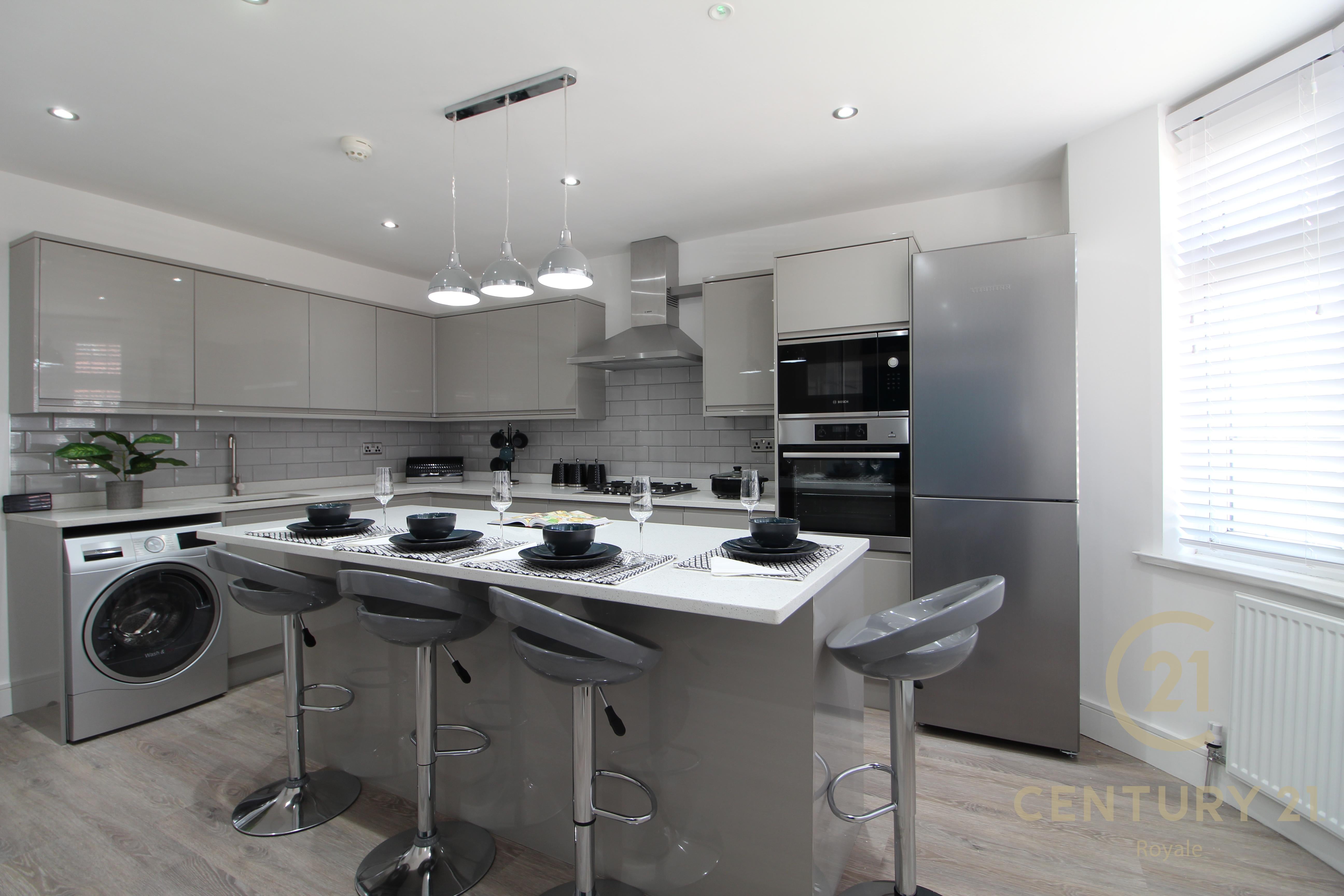 Room Villiers Avenue in Greater London